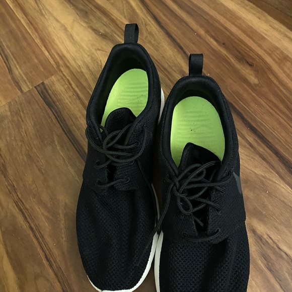 NEW Nikes - Picture 2 of 3